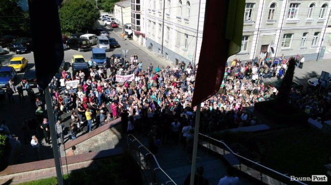 Підприємці перекрили дорогу перед Луцькрадою
