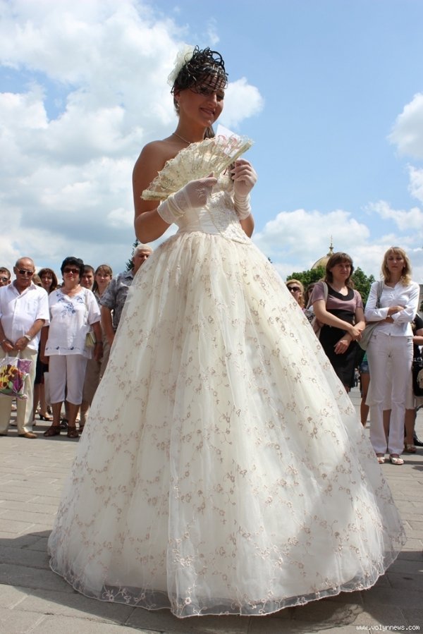 Парад наречених у Луцьку. ФОТО
