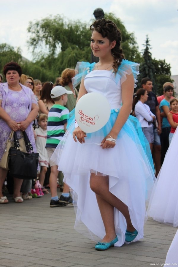 Парад наречених у Луцьку. ФОТО