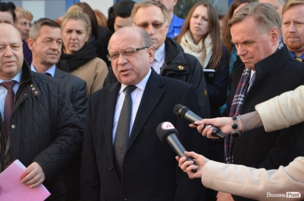 Волиняни подарували реанімаційний автомобіль для жителів Волновахи