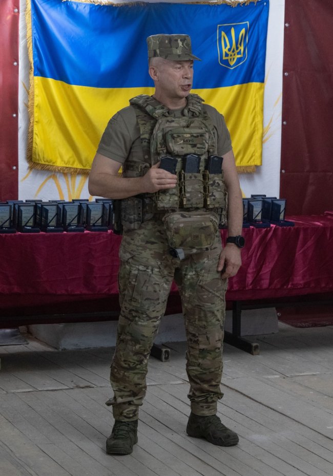 Сирський вручив нагороди десантникам, які воюють на Курщині: зберегли тисячі життів