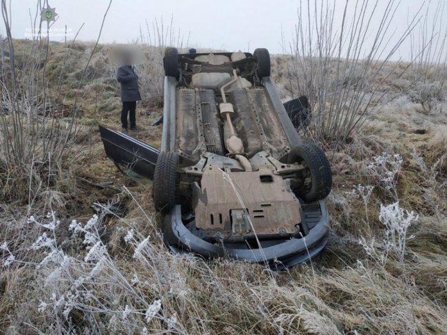 Аварія на Волині: через туман і ожеледицю авто перевернулося догори дриґом. ФОТО