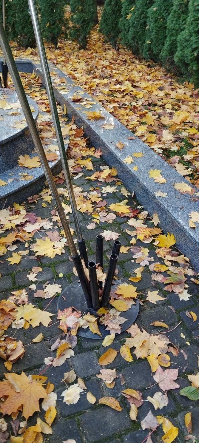 У Ківерцях зловмисники вкрали 13 прапорів на Меморіалі Слави та у сквері Героїв Євромайдану