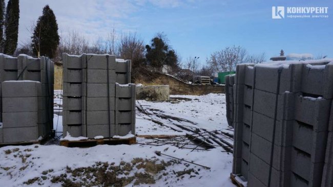 Депутат міськради обурений самовільним будівництвом автомийки у Луцьку. ФОТО. ВІДЕО