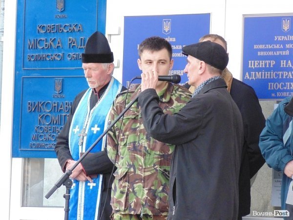 Шини, лампадки та «Правий сектор»: народне віче у Ковелі. ФОТО