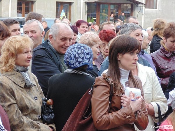 Шини, лампадки та «Правий сектор»: народне віче у Ковелі. ФОТО