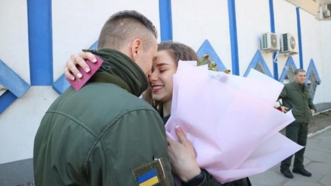 Війна коханню не завада: три гвардійські пари одружилися в один день. ФОТО
