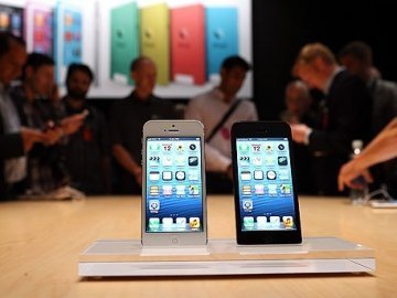 iPhone 5, який має коштувати 400 доларів, українці купляють за 20 тисяч грн
