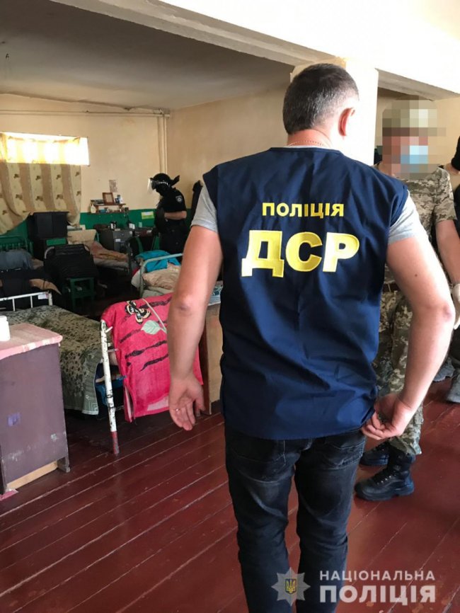 Викрили злочинну банду, яка постачала наркотики у виправну колонію на Рівненщині. ФОТО 