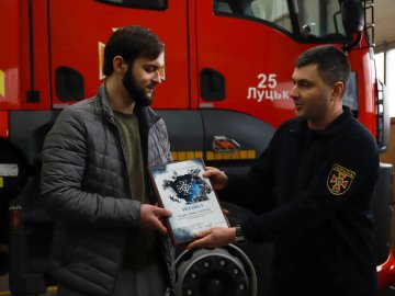 Врятував сусіда з пожежі: нагородили мужнього лучанина