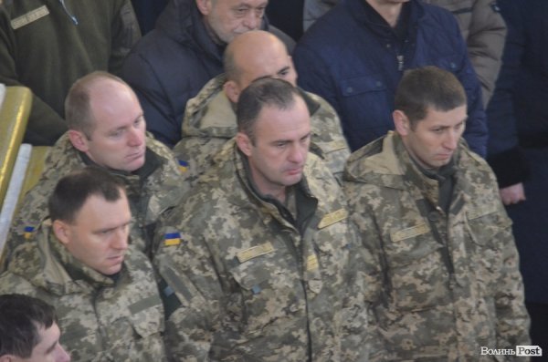 Луцьк попрощався з героєм АТО Віктором Мельничуком. ФОТО 