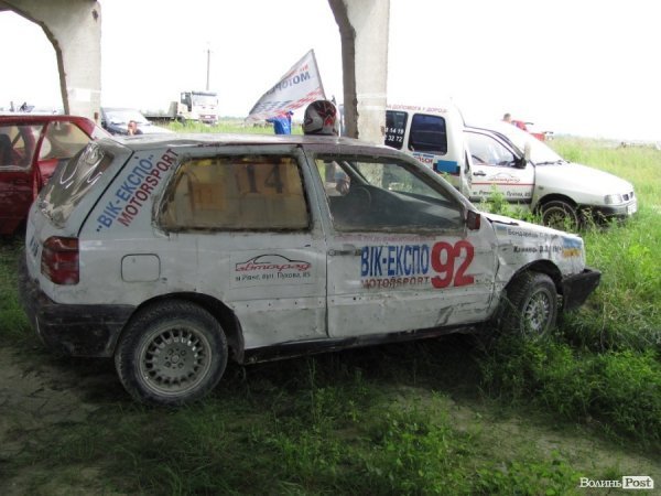 Під Луцьком змагалися автогонщики. ФОТО 