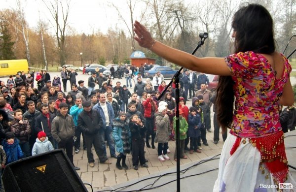 У центрі Луцька гуляли цигани. ФОТО