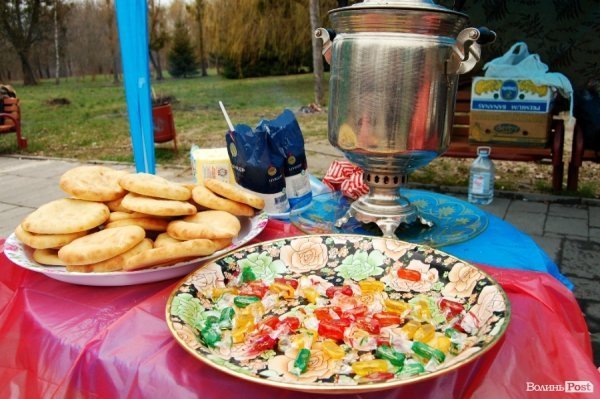 У центрі Луцька гуляли цигани. ФОТО