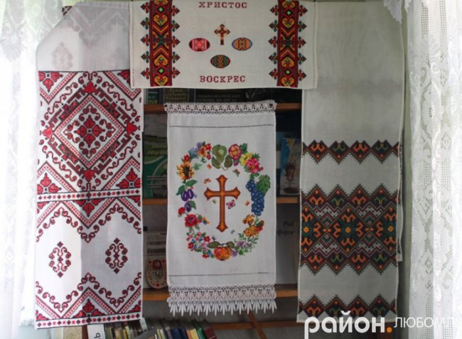 На Волині організували виставку вишитих робіт колишнього вчителя фізики. ФОТО