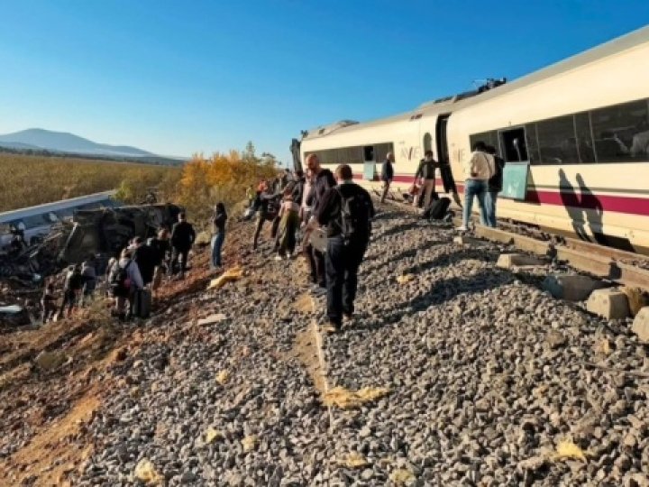 В Іспанії зіткнулися два швидкісні потяги: кількість загиблих зросла до 68