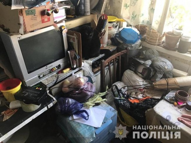 З неблагополучної родини вилучили 2-річну дівчинку, яка жила серед мотлоху. ФОТО