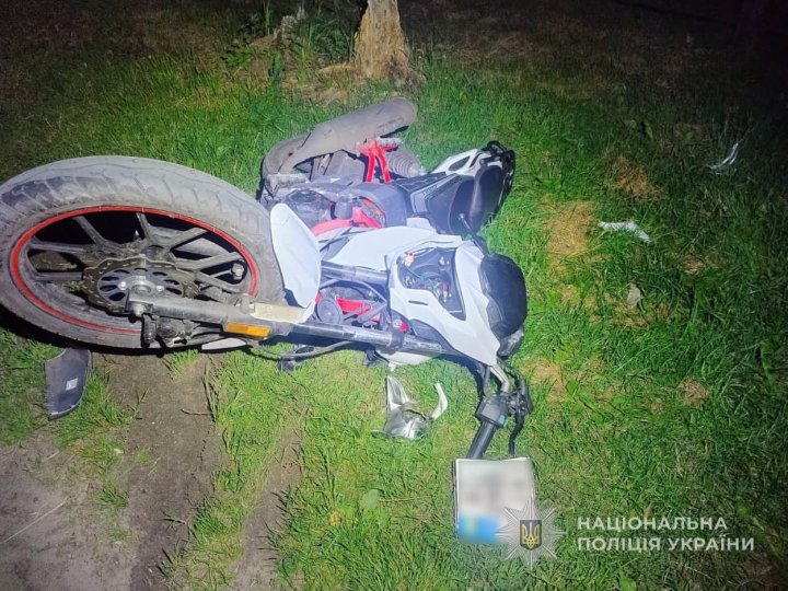На Волині підлітки на мотоциклі влетіли у легковик і опинилися в лікарні