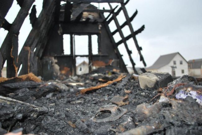 У луцької виховательки вщент згорів куплений в кредит будинок. ФОТО