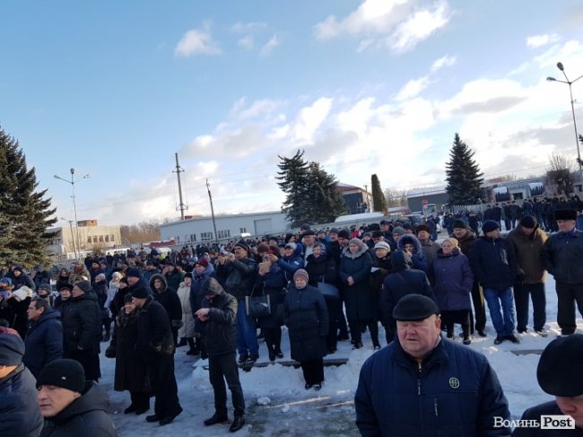 Оплески і вигуки «Вітаємо!»: у Ківерцях зустріли Порошенка. ФОТО. ВІДЕО