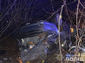 На Волині автомобіль злетів у кювет: постраждали водій та пасажир. ФОТО