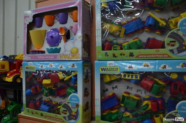 Безпека та якість: луцька фабрика показала, як виготовляє іграшки