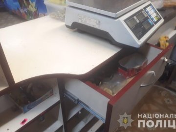 Судитимуть чоловіків, які у Ківерцях з пістолетом пограбували магазин