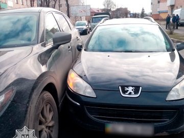 На Волині – ДТП: водій Peugeot намагався обігнати автомобіль Mazda