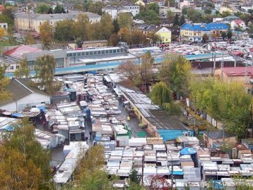«Луцьким ринкам» передали ділянку під базаром у центрі міста 