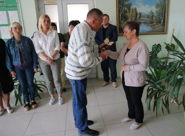 Матері загиблого на Сході волинського бійця вручили нагороду сина