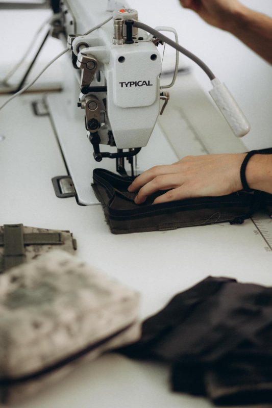 Як луцький відеограф заради перемоги сів за швейну машинку 