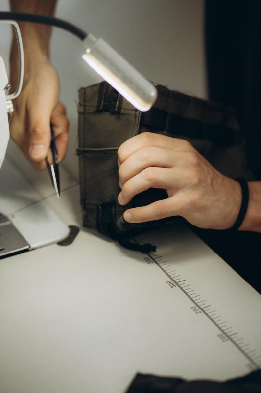 Як луцький відеограф заради перемоги сів за швейну машинку 