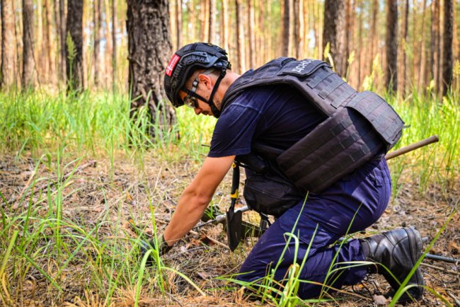 Волинські сапери розміновують Чернігівщину та Донеччину