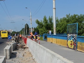 Триває ремонт шляхопроводу на проспекті Перемоги. ФОТО