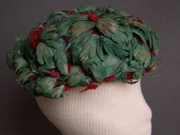 Як виглядав весільній головний убір наречених  на Волині майже 2 століття тому. РЕТРОФОТО 