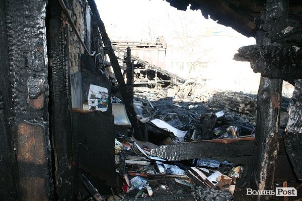 У центрі Луцька згоріла унікальна колекція книг. Власник підозрює підпал. ФОТО