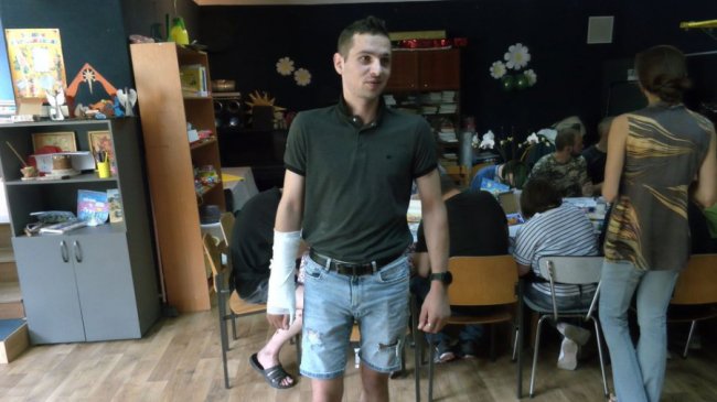 У Луцьку діти з синдромом Дауна та їхні батьки організовують заняття арттерапії для військових