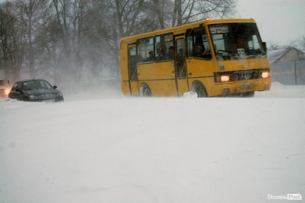 Сніг у Луцьку: вулиця Львівська. ФОТО