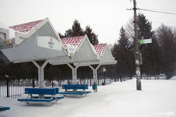 Сніг у Луцьку: вулиця Львівська. ФОТО