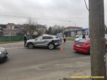 У Луцьку – ДТП: зіткнулися дві автівки. ФОТО