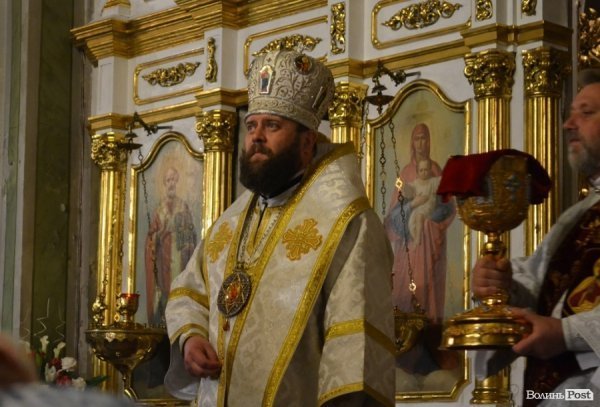 У центрі Луцька святили паски. ФОТО