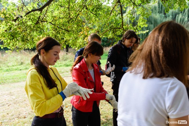 Толока з подвійною користю: «Інвестор» прибрав два сквери і зробить дитячий майданчик*