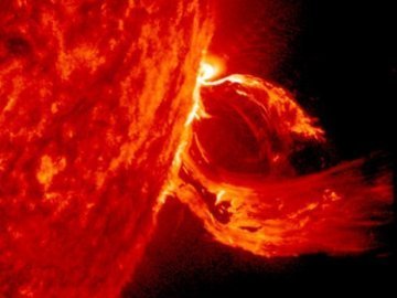 У NASA показали, як на Сонці утворюються плазмові арки. ВІДЕО