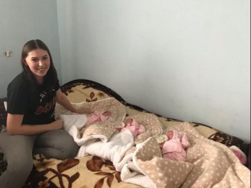 «Мало не зомліла від несподіванки», – молода мама з Волині, яка народила трійню 