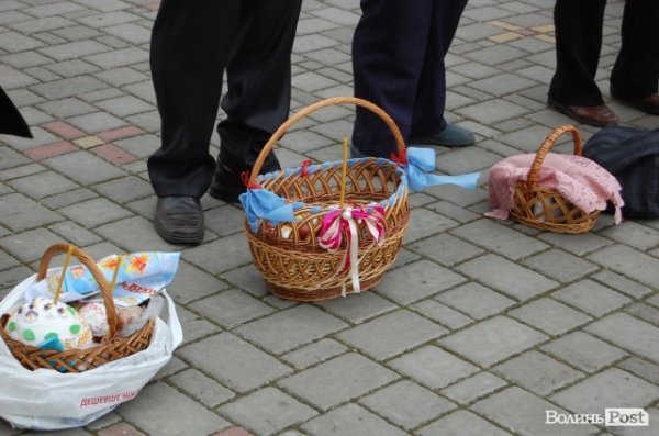 У Луцьку почали освячувати паску. ФОТО