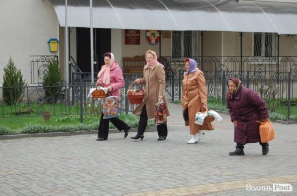 У Луцьку почали освячувати паску. ФОТО