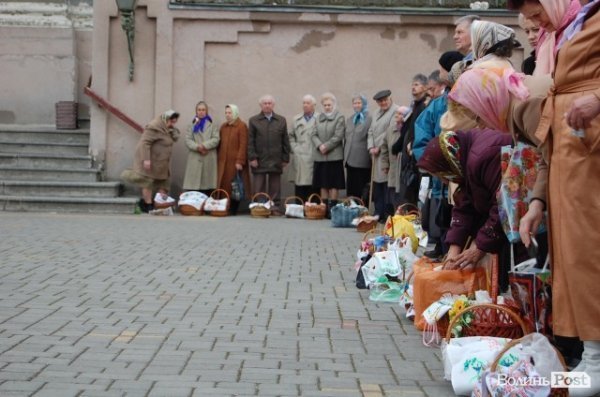 У Луцьку почали освячувати паску. ФОТО