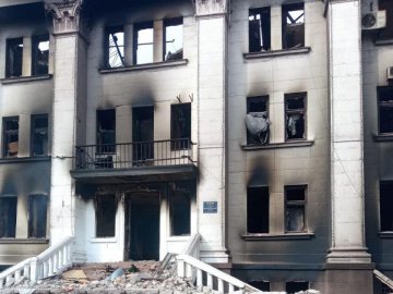 З-під завалів драмтеатру в Маріуполі врятували 130 людей, там ще може бути "щонайменше 1300", – Тарута