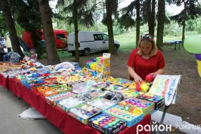 Народні гуляння у місті на Волині. ФОТО