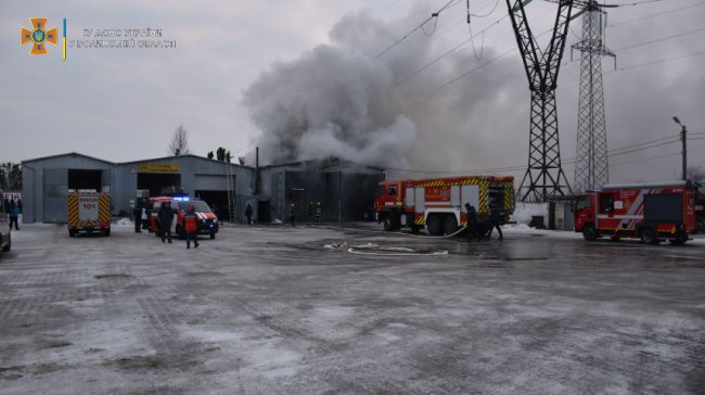 У Луцьку горіла станція техобслуговування автомобілів. ФОТО.ВІДЕО